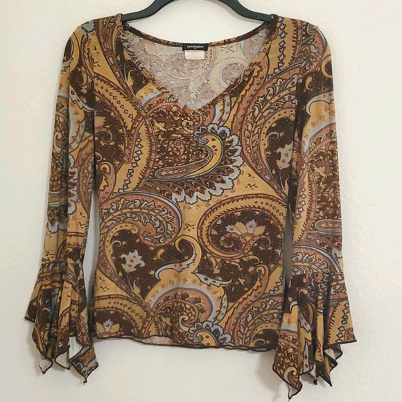 Eyeshadow Tops - ☀️3/$25•Eyeshadow•Paisley print•l/s bell sleeve•Medium•euc